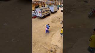 كاميرا مراقبه ترصد خططف فتاه الجامعه داخل سياره فيديو للتوعيه؟! الجزء الاول screenshot 4
