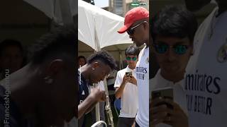 Vinicius frappe Francis N'Gannou de toutes forces et le prédator ne sent rien ! 🤣🤣🤣🇨🇲🇧🇷 screenshot 4